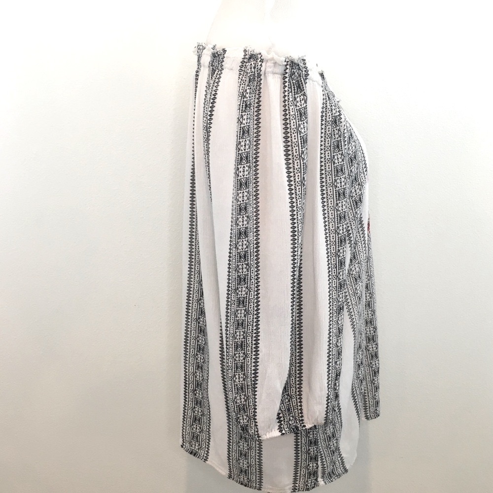 Claudia Richard | Striped Boho Blouse with Floral Embroidery - Picture 4 of 11
